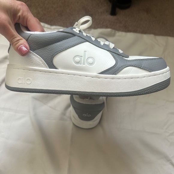 Alo Recovery Unisex Sneakers -Grey, W9 M7.5 - Picture 2 of 8